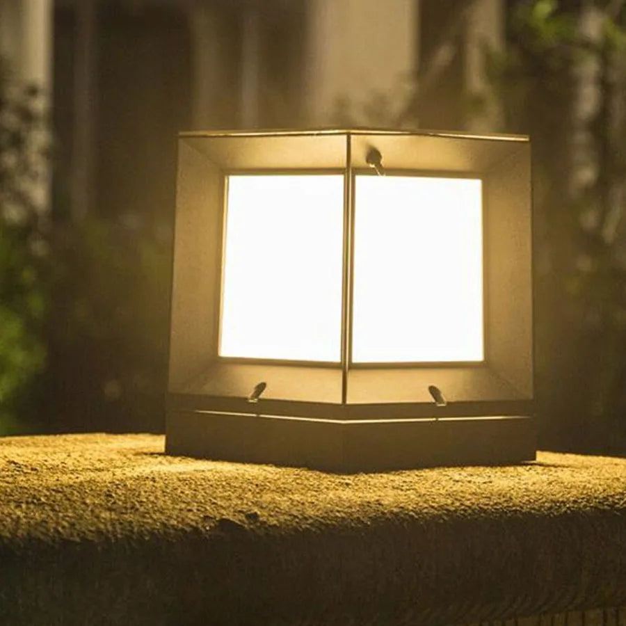 LumiCube | Élégante Lampe sur Pied Moderne pour Espace Extérieur 5