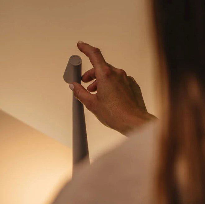 LumiNova | Élégante Lampe LED Sans Fil Minimaliste et Tactile 2