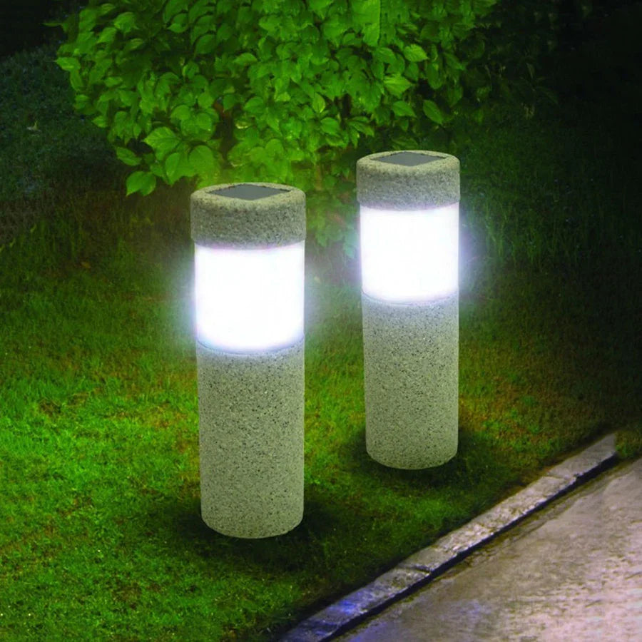 LumiStone | Élégante Lampe Colonne Solaire Résistante aux Intempéries 1