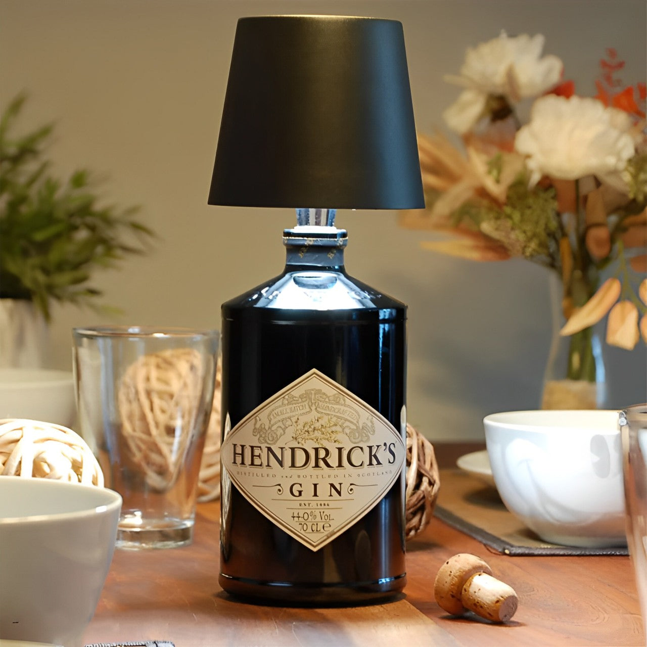 LumièreBouteille | Élégante Lampe Rechargeable Sans Fil en Métal 0