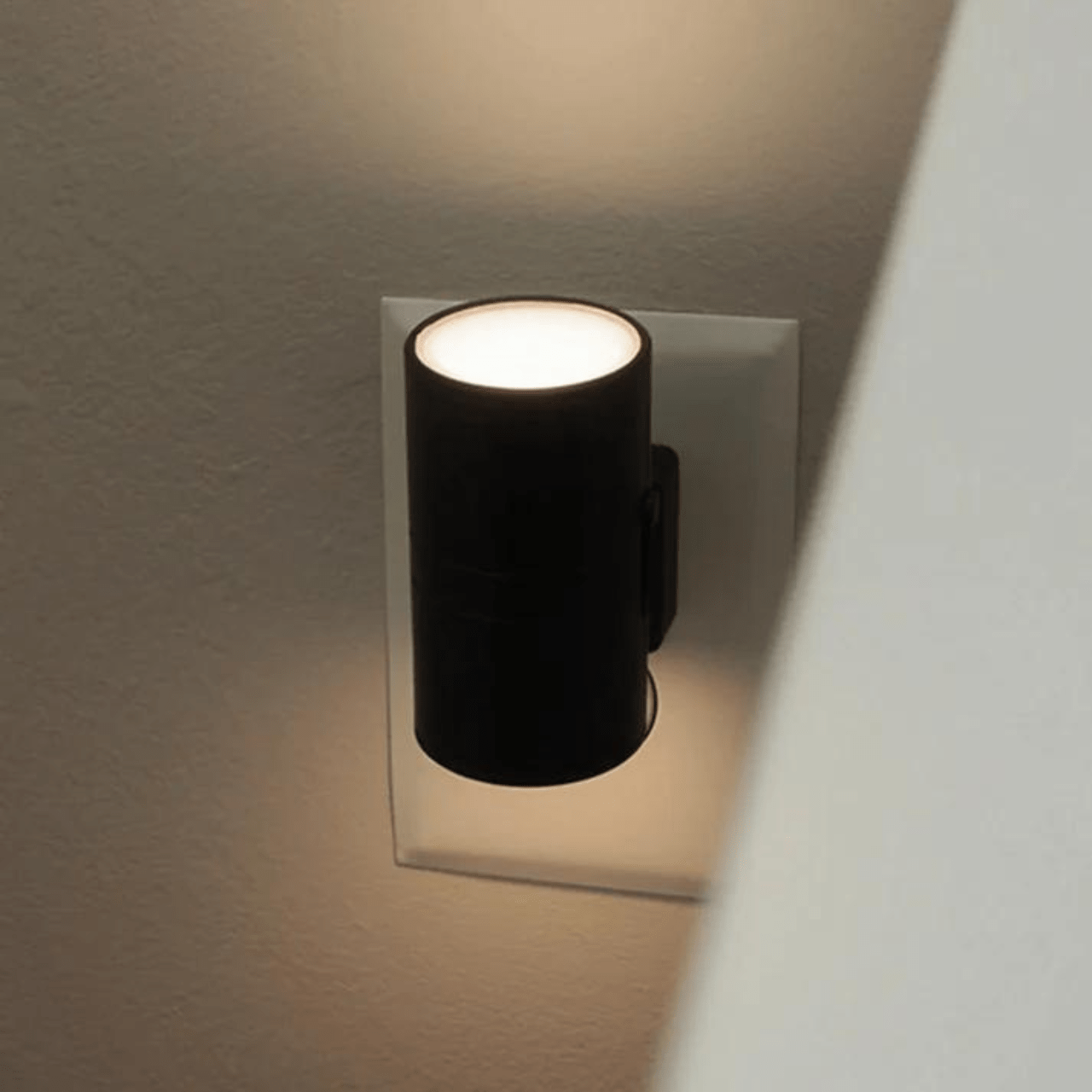 LumièreDouce | Élégante Lampe de Chevet Design avec Capteur Intelligent 1
