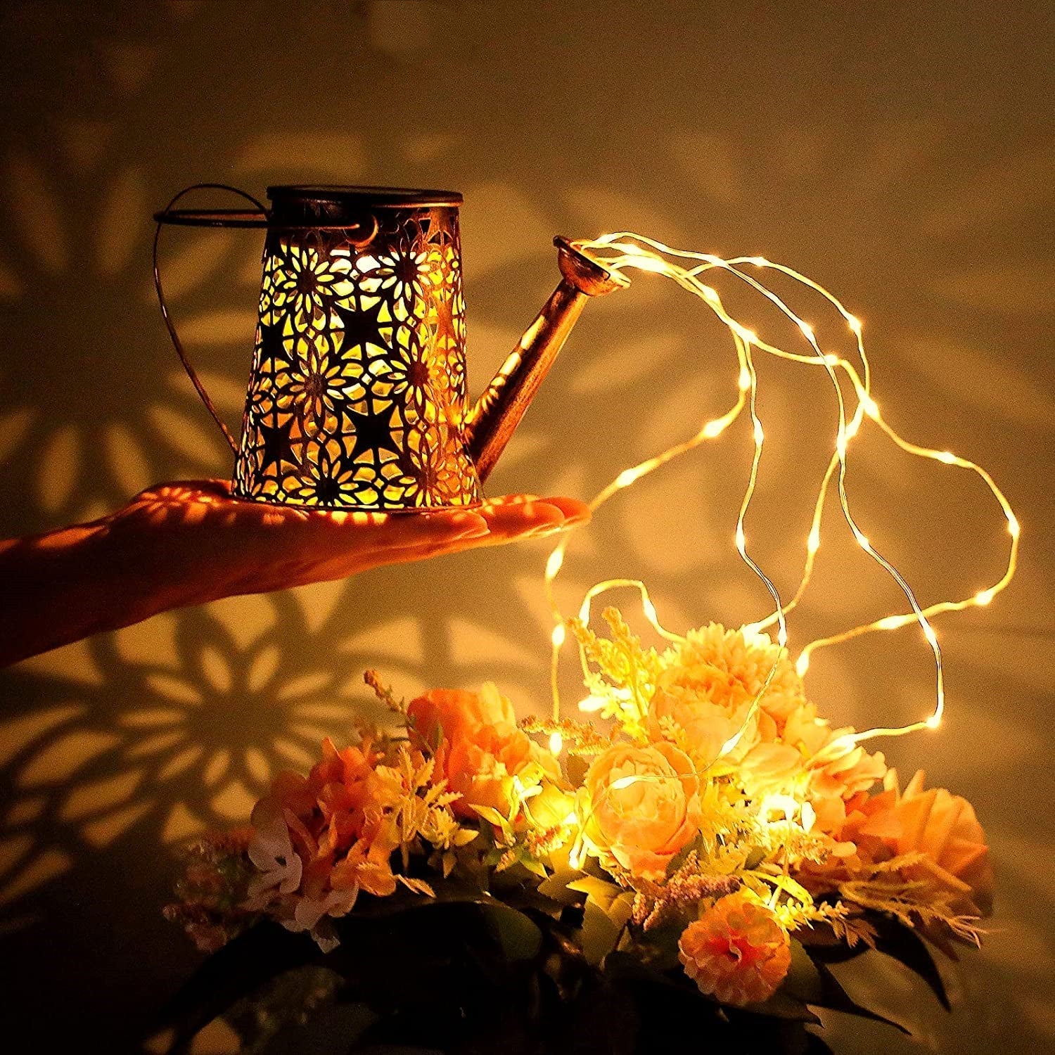 LumièreJardin | Charmant Arrosoir Solaire Décoratif en Métal 4