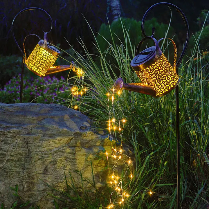 LumièreJardin | Charmant Arrosoir Solaire Décoratif en Métal 7