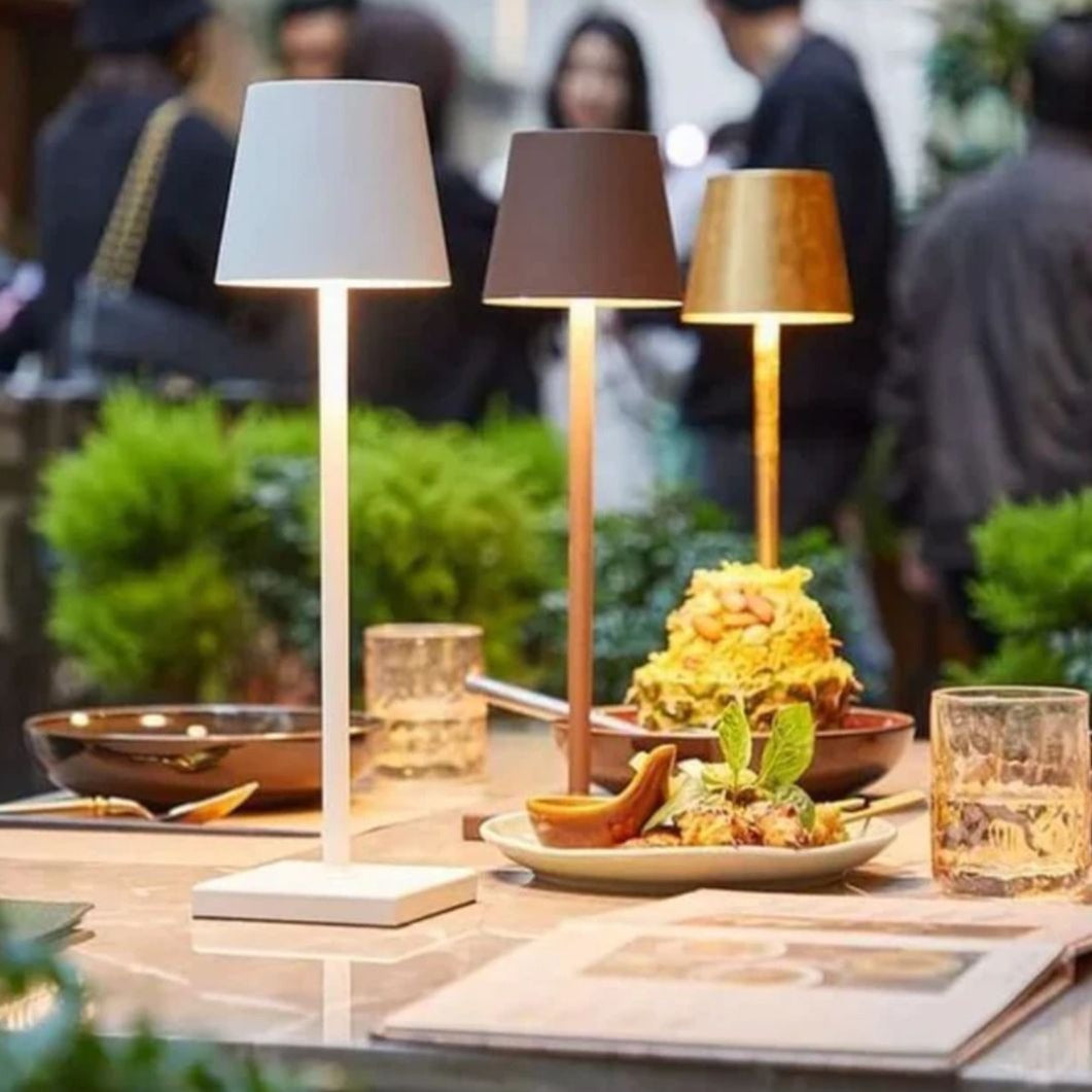 LumièreNordique | Élegante Lampe de Table Rechargeable Sans Fil en Aluminium 0