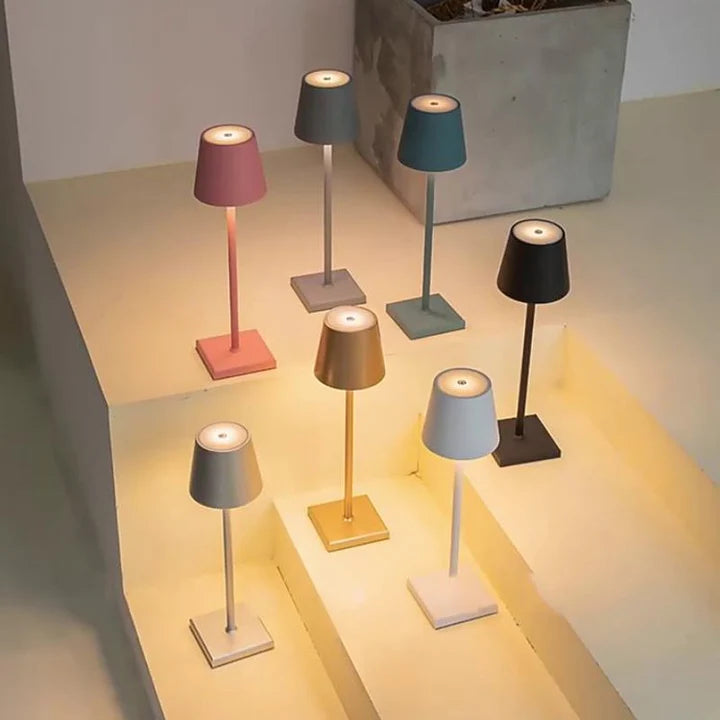 LumièreNordique | Élegante Lampe de Table Rechargeable Sans Fil en Aluminium 2