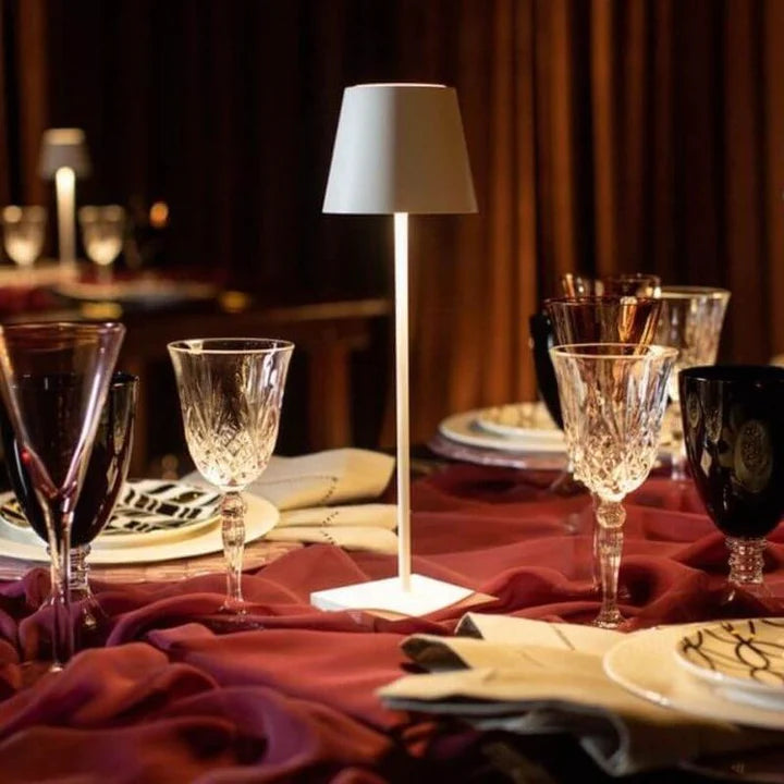 LumièreNordique | Élegante Lampe de Table Rechargeable Sans Fil en Aluminium 6