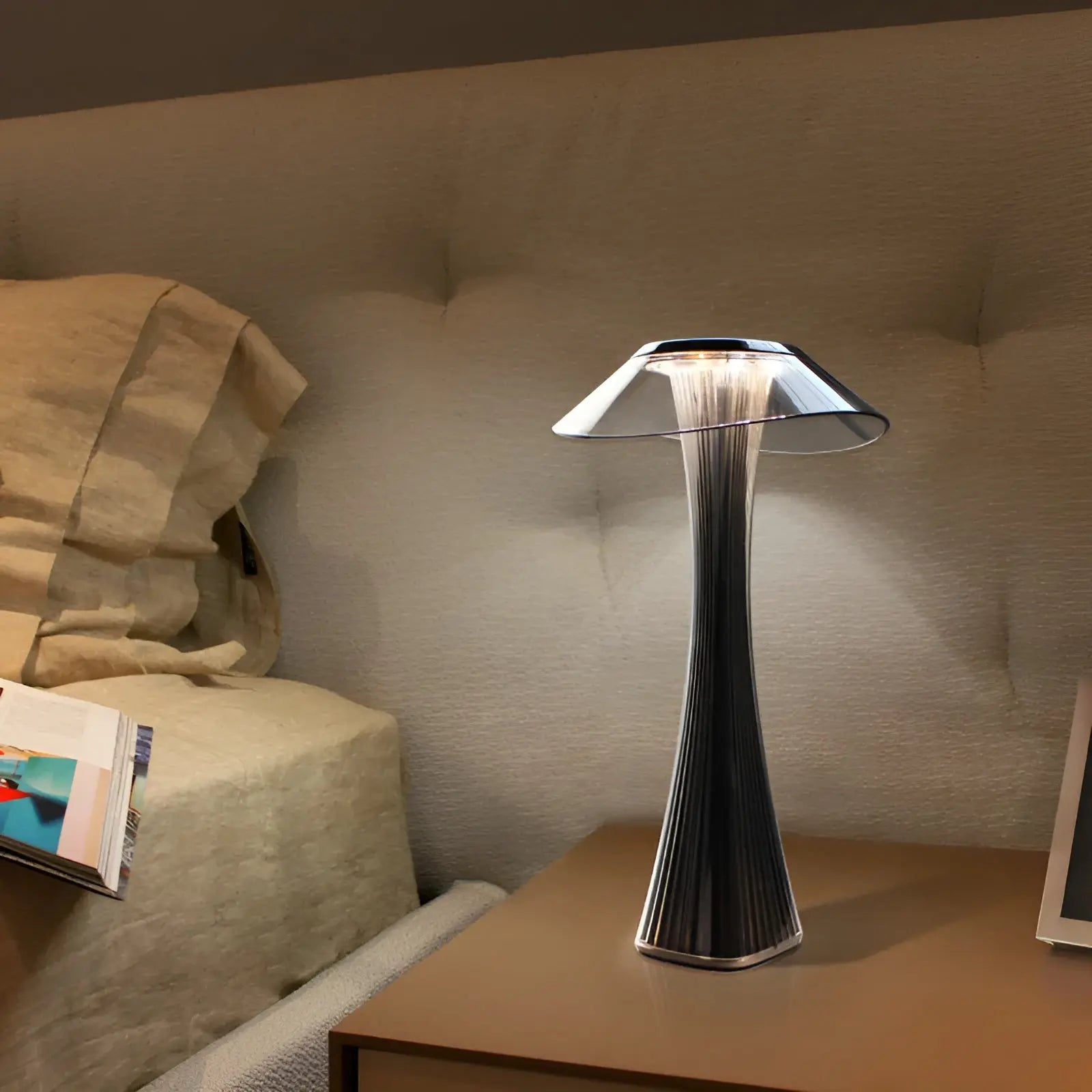 Luminari | Élégante Lampe de Chevet en Métal et Verre Design Contemporain 6
