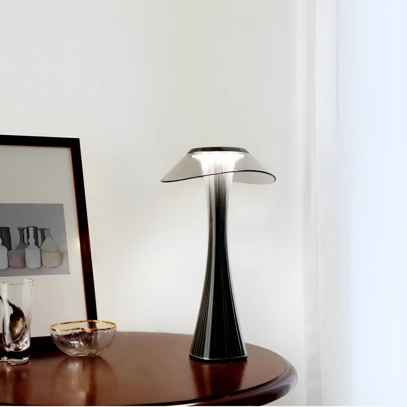 Luminari | Élégante Lampe de Chevet en Métal et Verre Design Contemporain 8