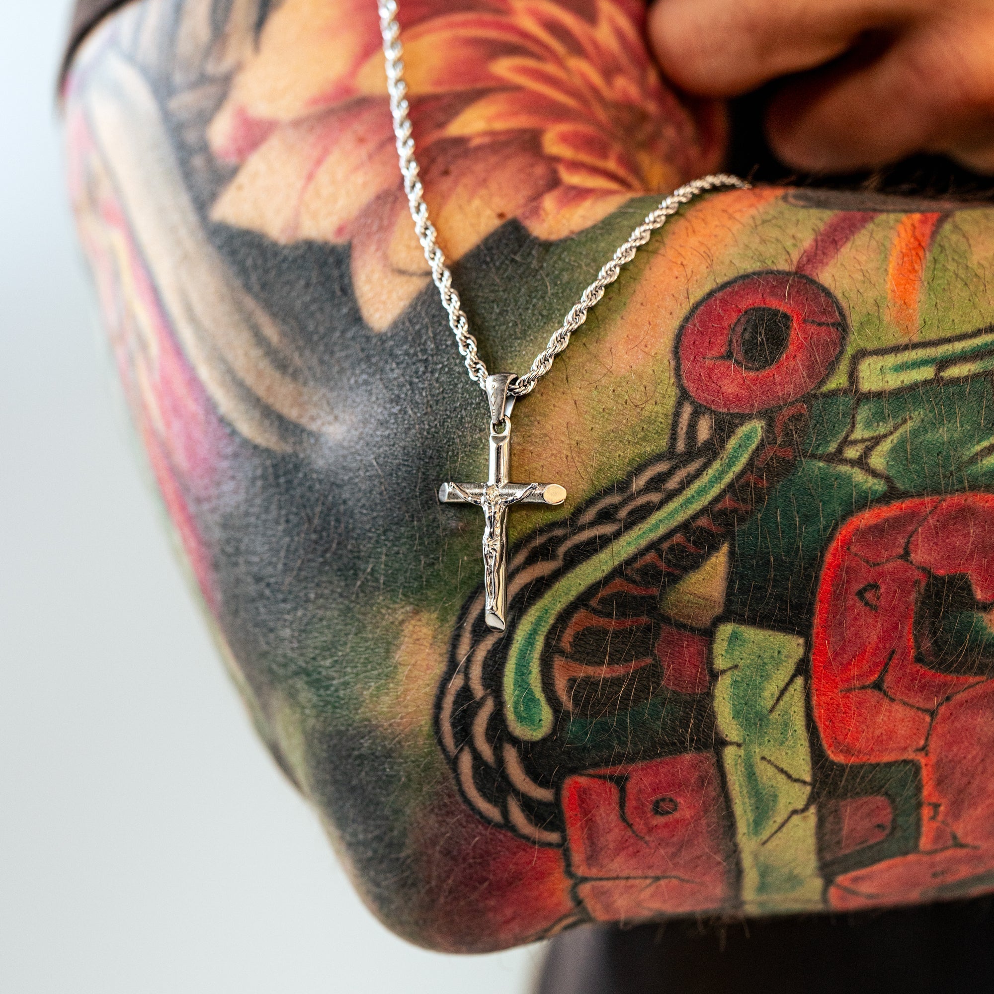Collier Homme Croix Salvator - Élégance Spirituelle