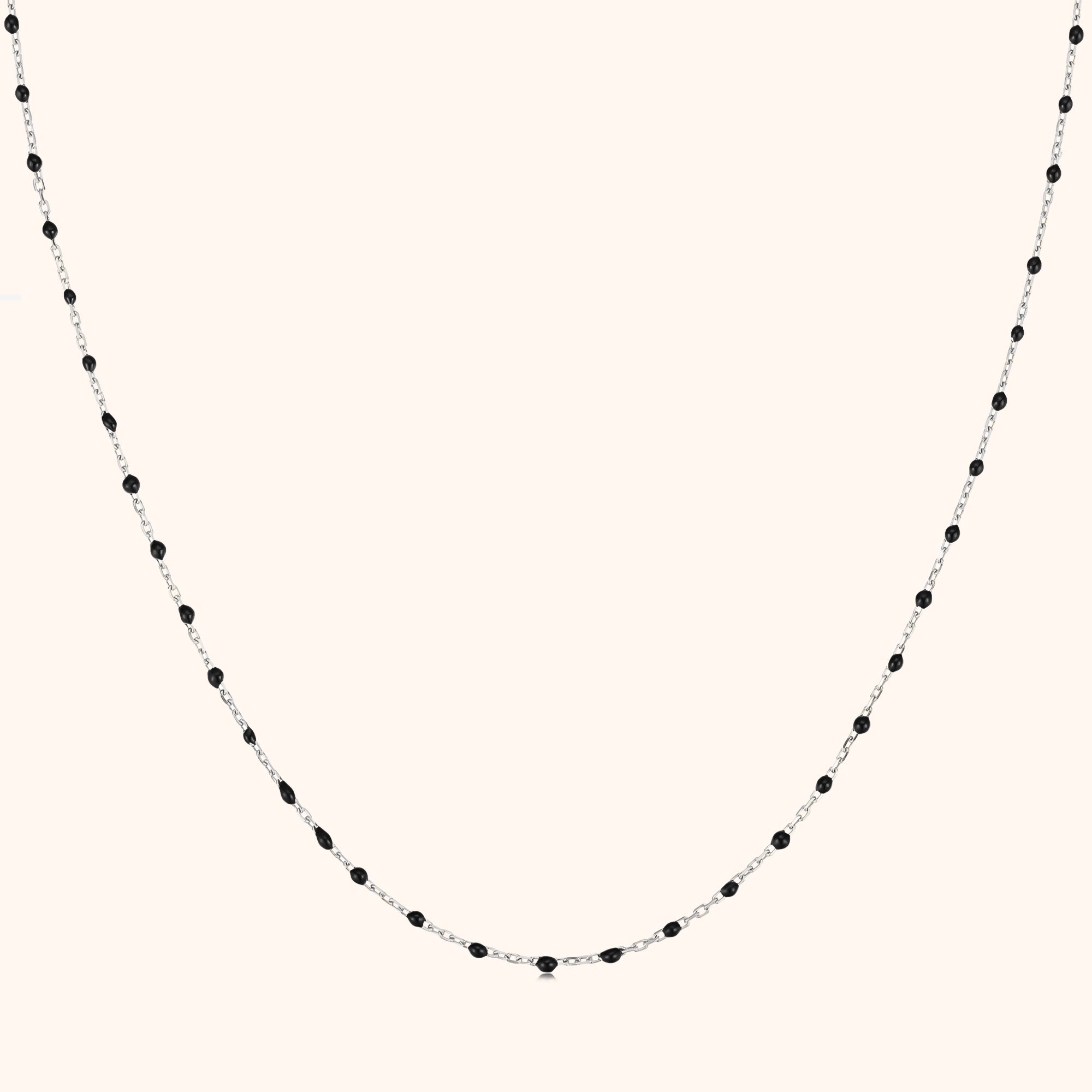 Lyra - Collier en perles noires, mystère et élégance