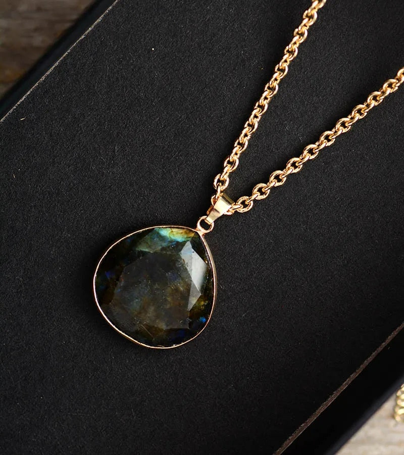 Elyria Collier Labradorite Goutte – Or Boho Protection