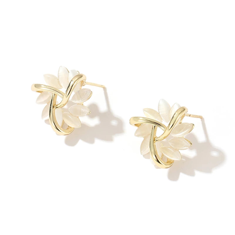 Amara - Clous d'oreilles fleur en opale ronde dorée