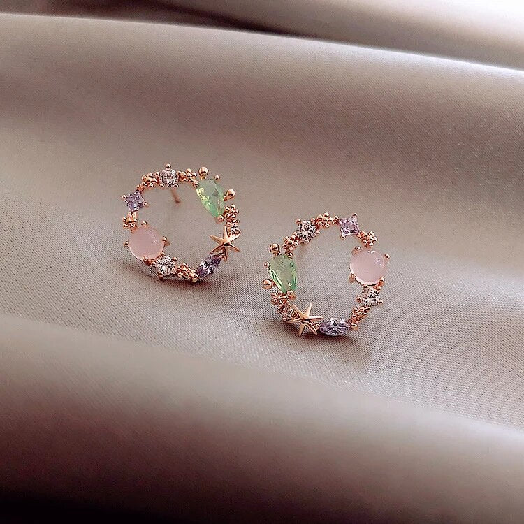 Isabella - Boucles d'oreilles fleur en zircone dorée