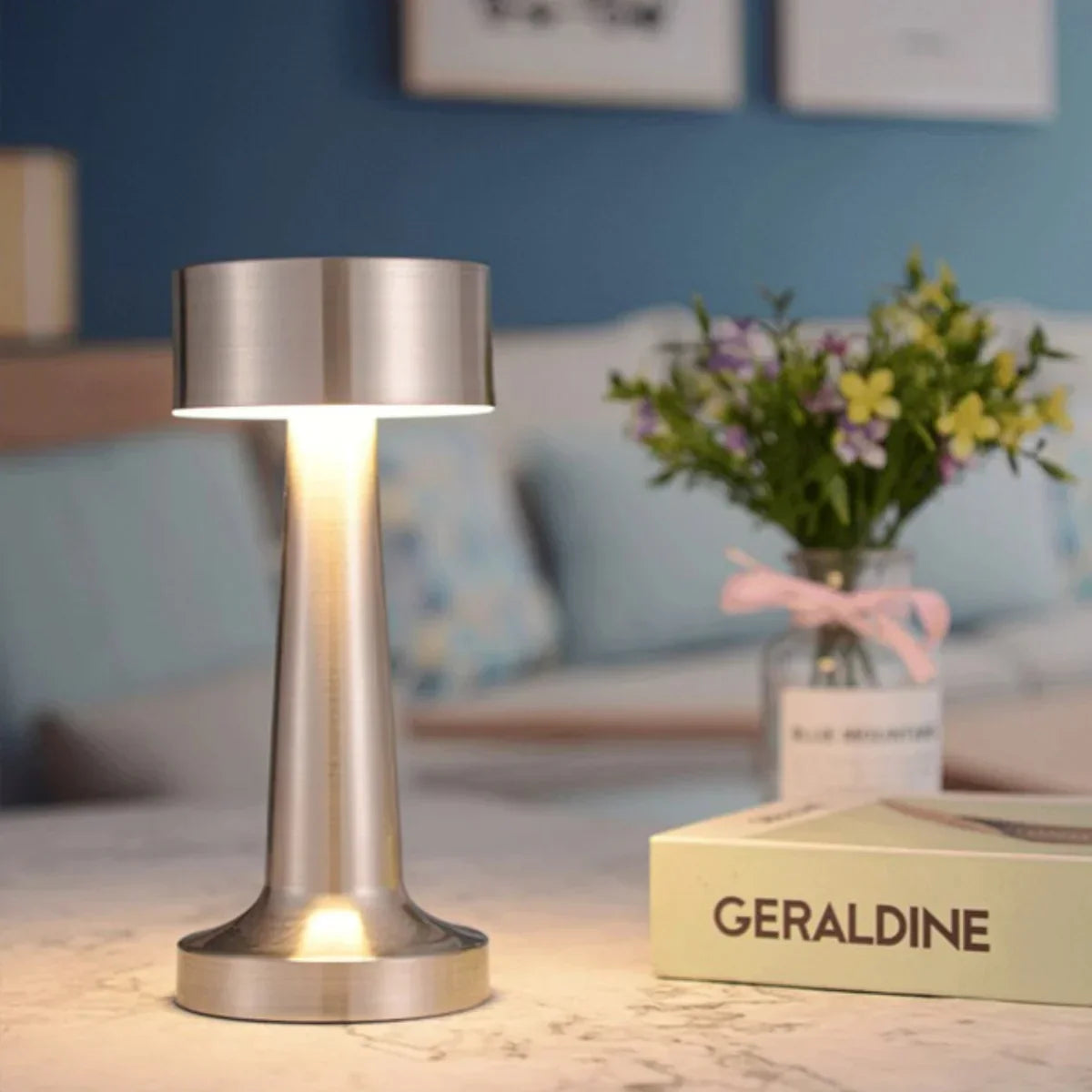 SleekGlow - Lampe de Table Moderne Stylée Intérieur
