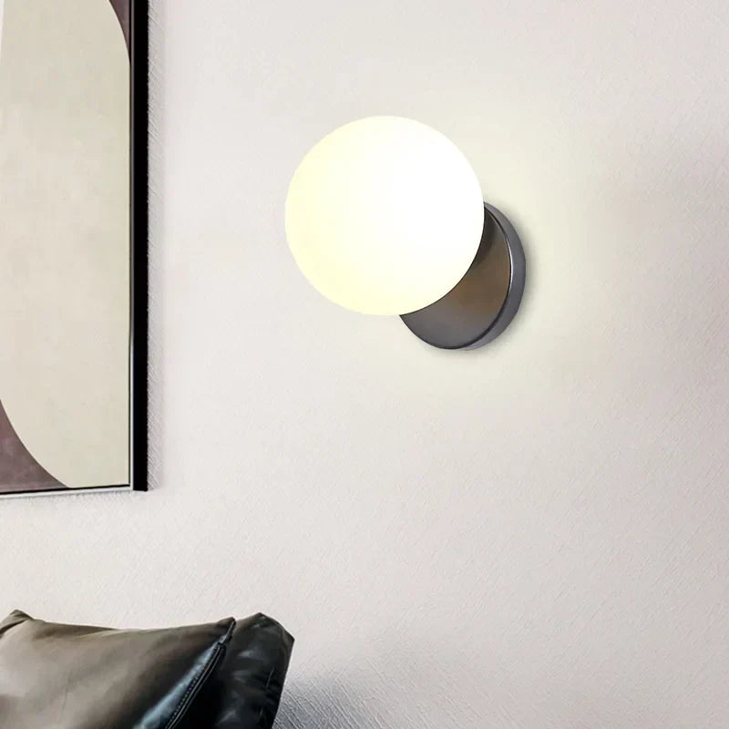LuxeGlow - Applique Murale Doree avec Globe en Verre