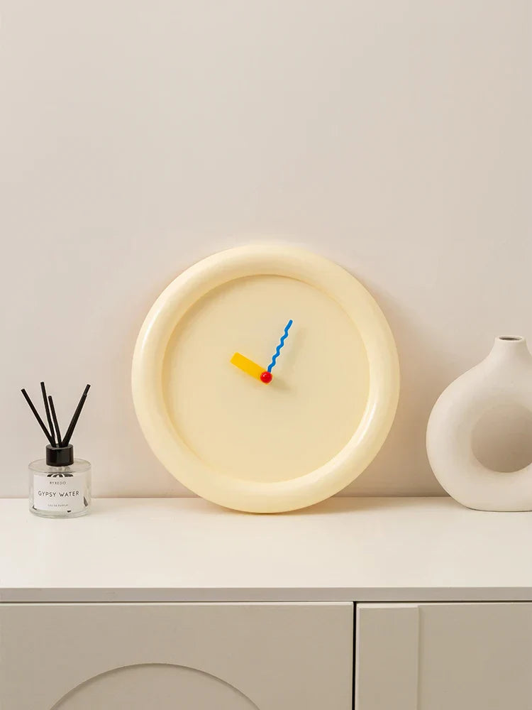 EpeiusHome - Horloge Murale Memphis pour Intérieurs Élégants