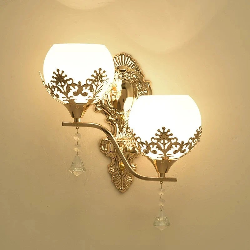 LuxeGlow - Applique Murale LED Doree pour un Eclairage Chaleureux