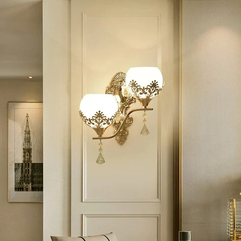 LuxeGlow - Applique Murale LED Doree pour un Eclairage Chaleureux