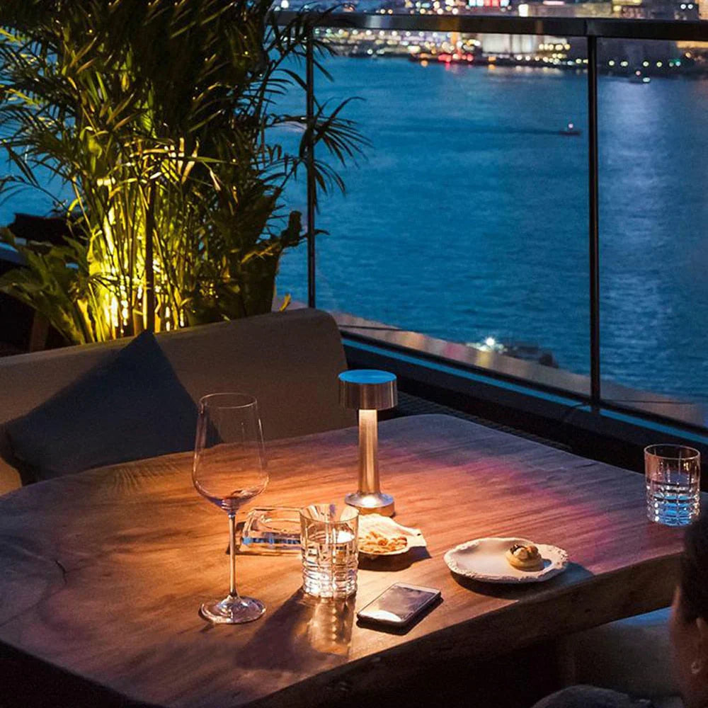 SleekGlow - Lampe de Table Moderne Stylée Intérieur