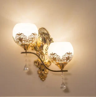 LuxeGlow - Applique Murale LED Doree pour un Eclairage Chaleureux