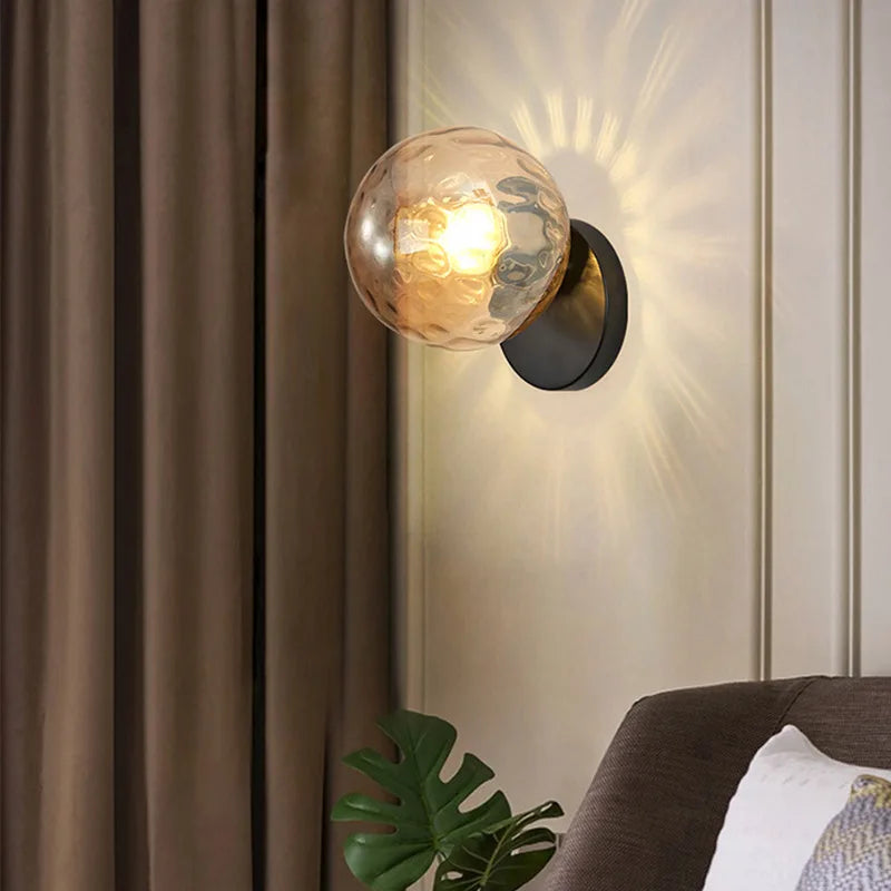 LuxeGlow - Applique Murale Doree avec Globe en Verre