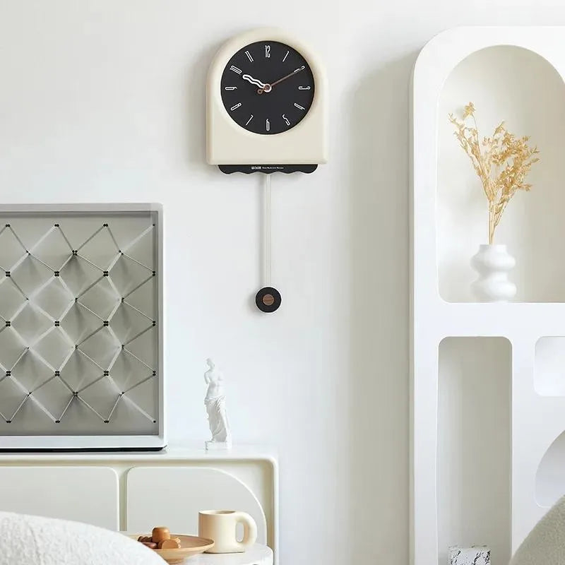 CremePendulum Clock - Horloge murale a pendule au design coreen moderne