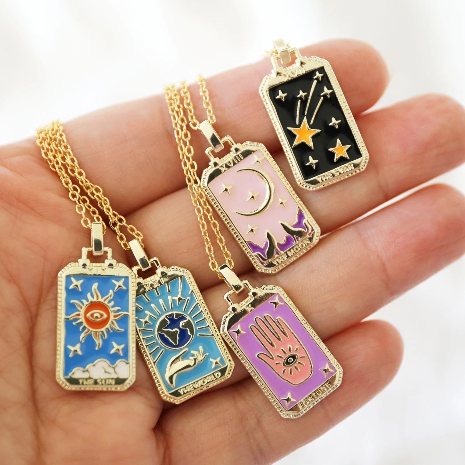 Collier Cartes de Tarot Envoûtant - Design Coloré Symbolique