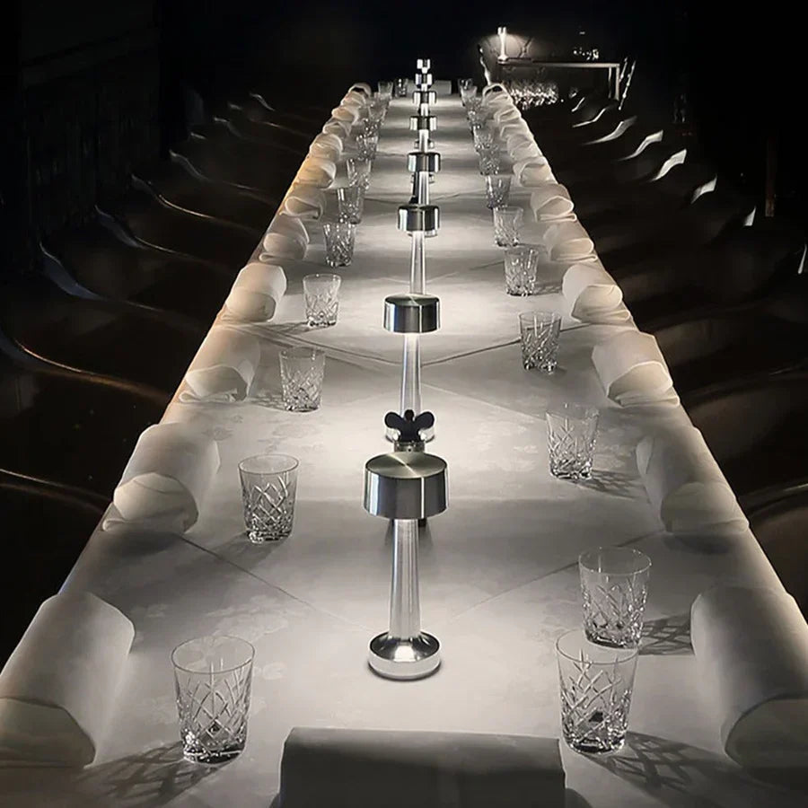 SleekGlow - Lampe de Table Moderne Stylée Intérieur