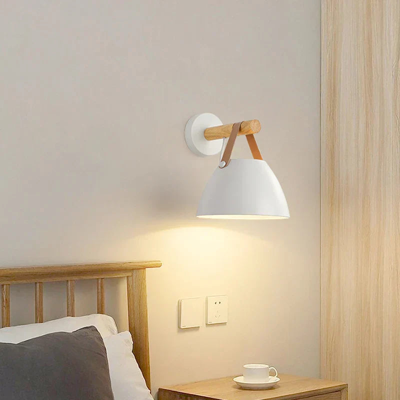 NordicGlow Light - Applique Murale LED en Bois avec Accents en Cuir