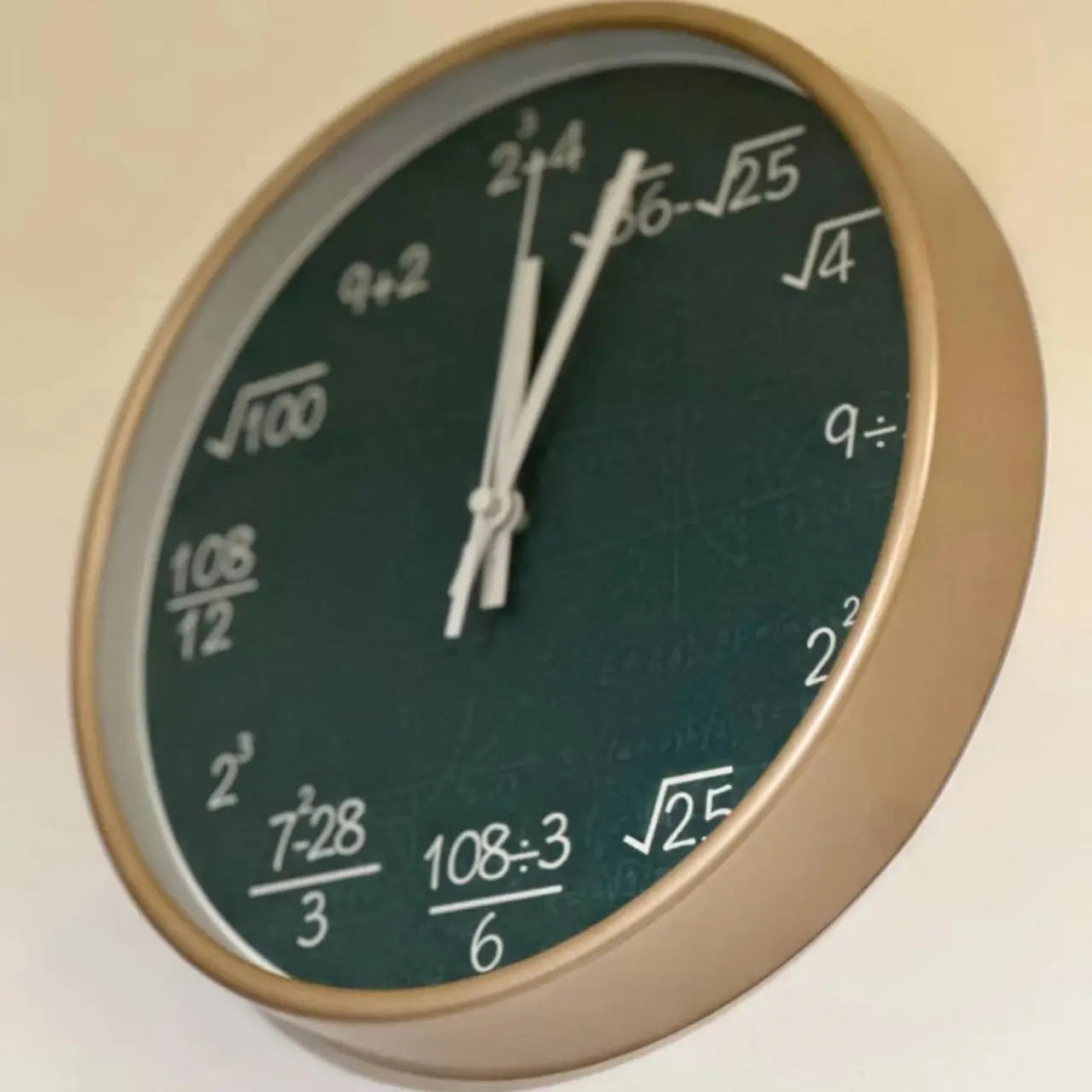 ChalkBoard Clock - Horloge Murale avec Formules Mathématiques