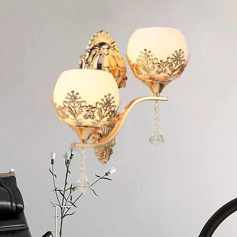 LuxeGlow - Applique Murale LED Doree pour un Eclairage Chaleureux