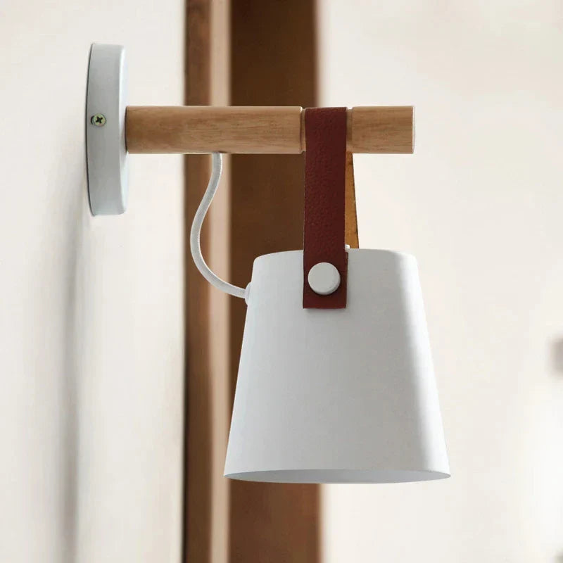 NordicGlow Light - Applique Murale LED en Bois avec Accents en Cuir