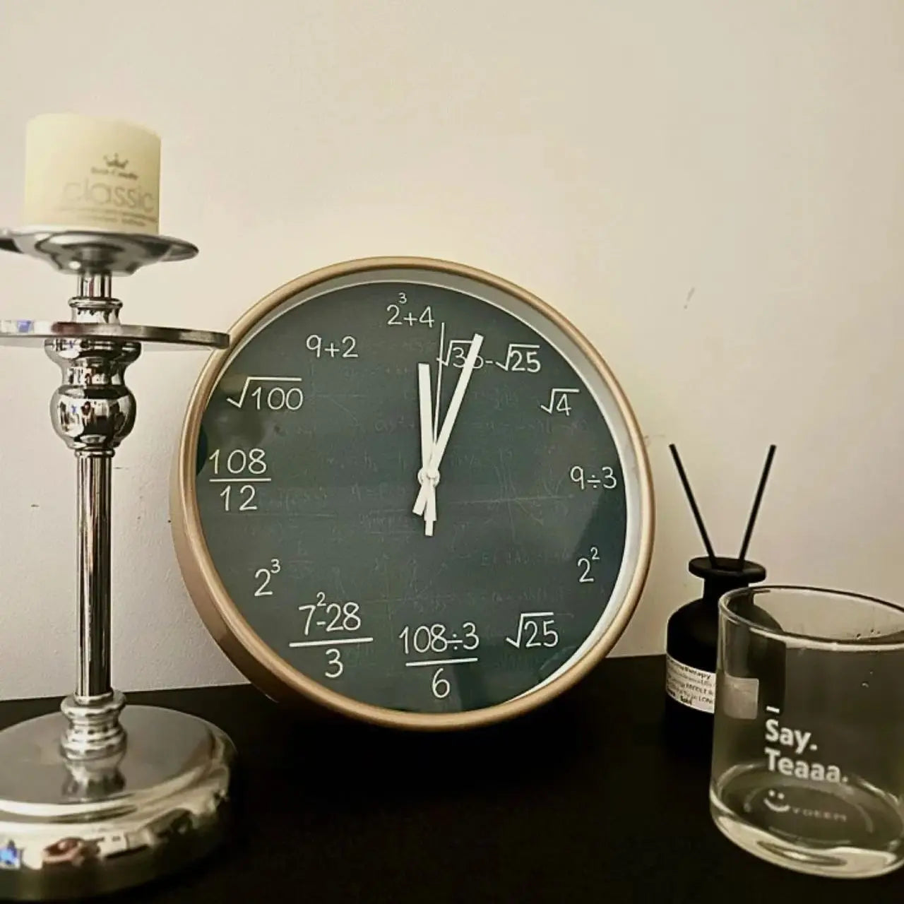 ChalkBoard Clock - Horloge Murale avec Formules Mathématiques