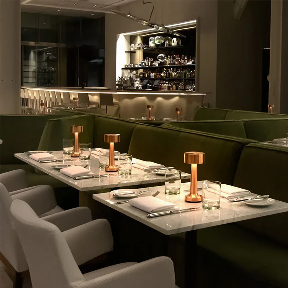 SleekGlow - Lampe de Table Moderne Stylée Intérieur