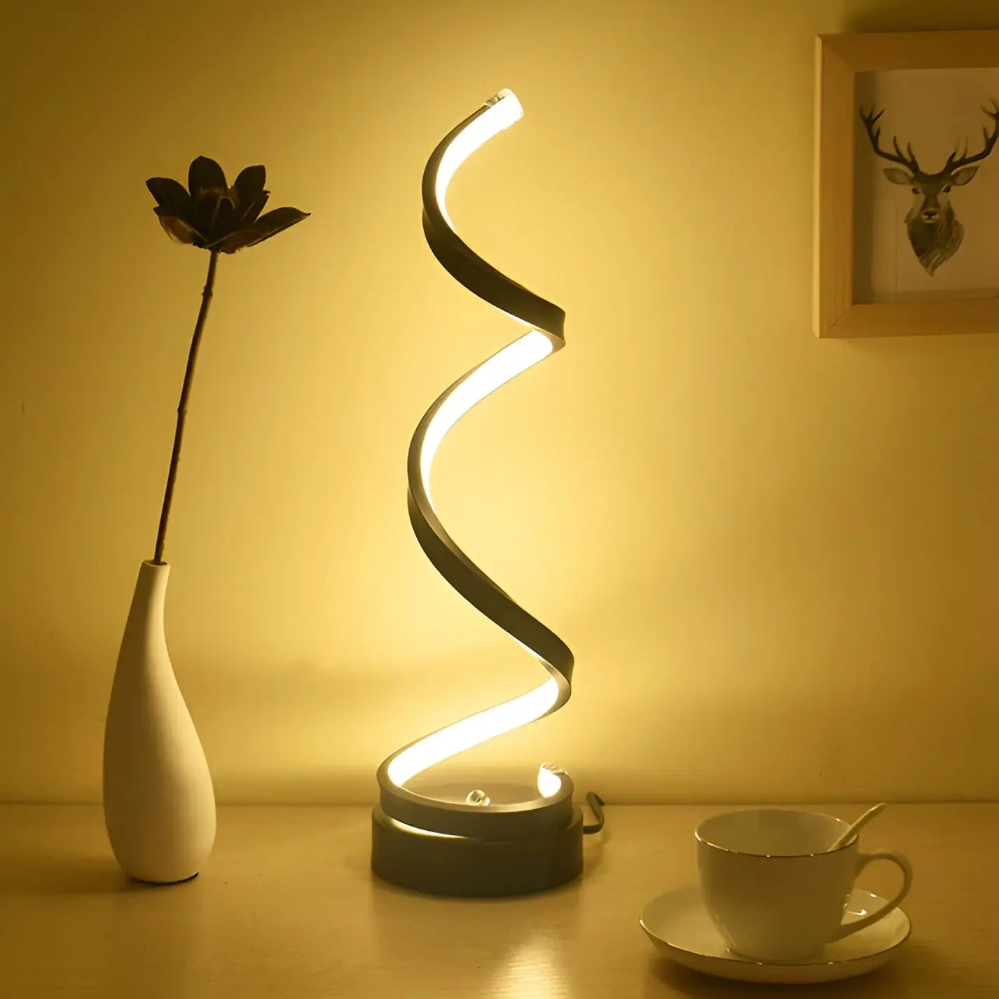 SpiralGlow | Élégante Lampe de Bureau LED Économe en Énergie 1