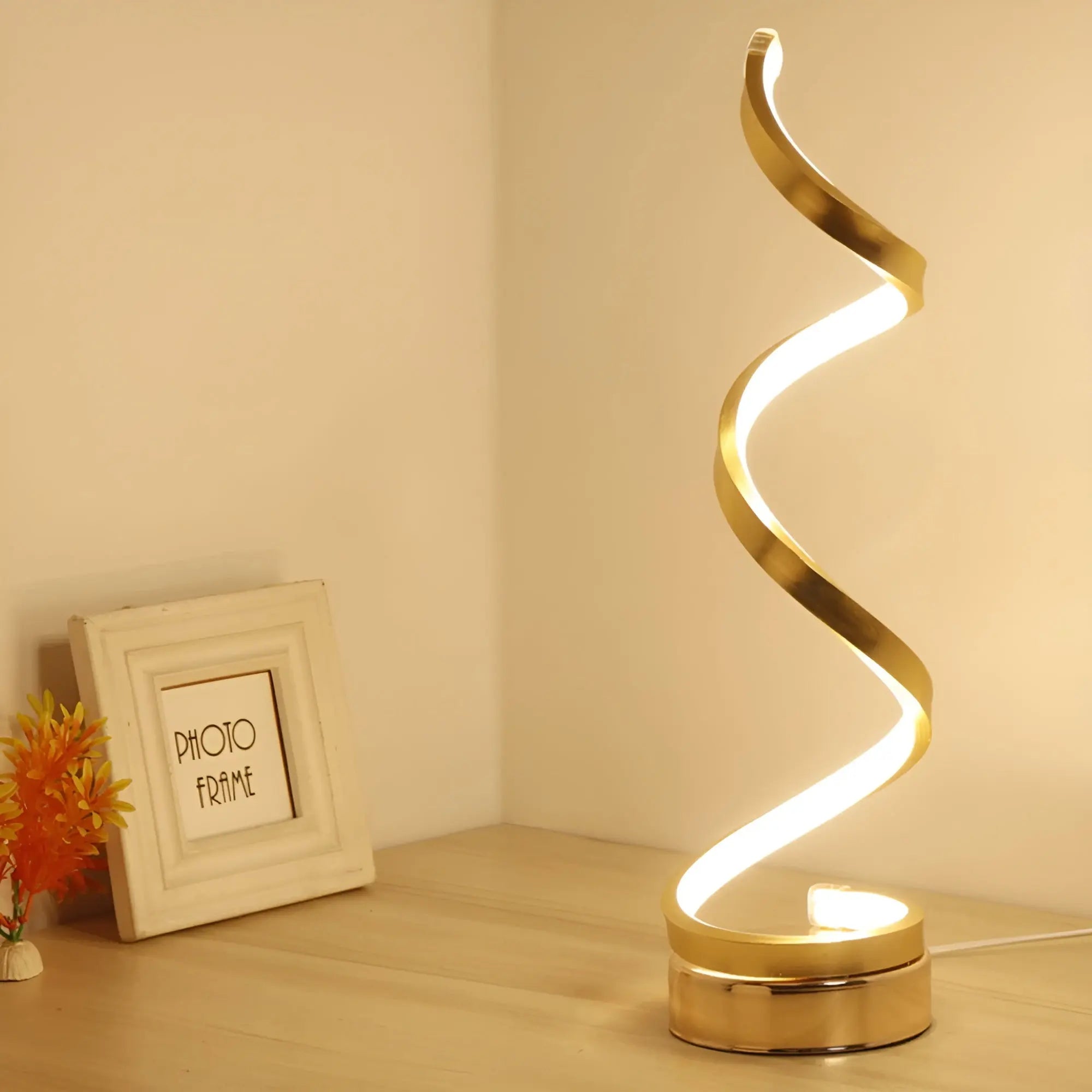 SpiralGlow | Élégante Lampe de Bureau LED Économe en Énergie 3