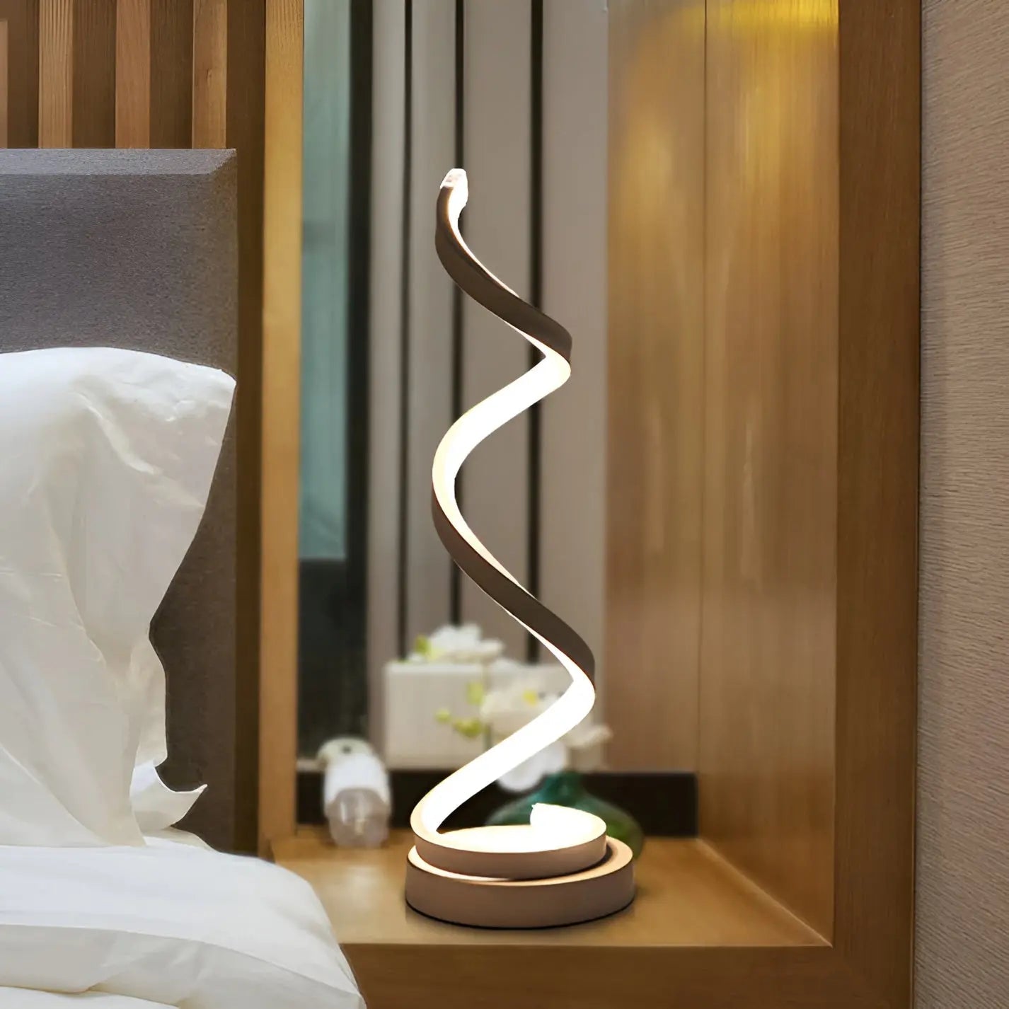 SpiralGlow | Élégante Lampe de Bureau LED Économe en Énergie 4
