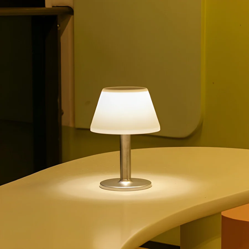 SolarLuxe Lamp – Lampe de Table Solaire Moderne
