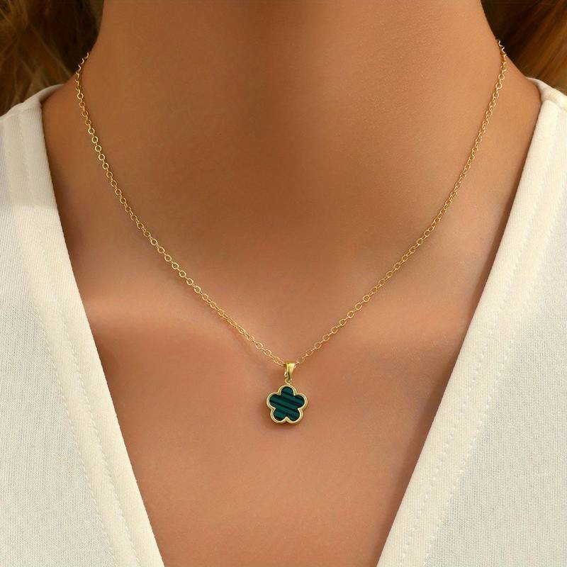 Fiora – Collier Floral Envouûtant pour la Chance