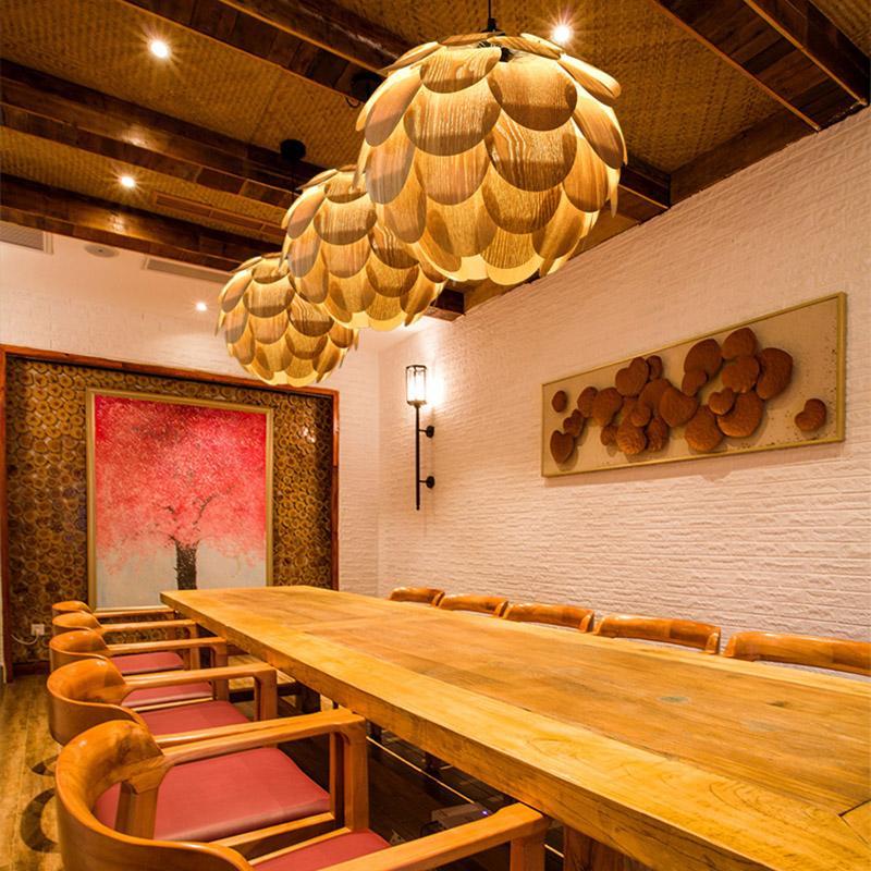 Anantra – Suspension en Bois Sculpté | Design Luxueux en Forme d’Ananas