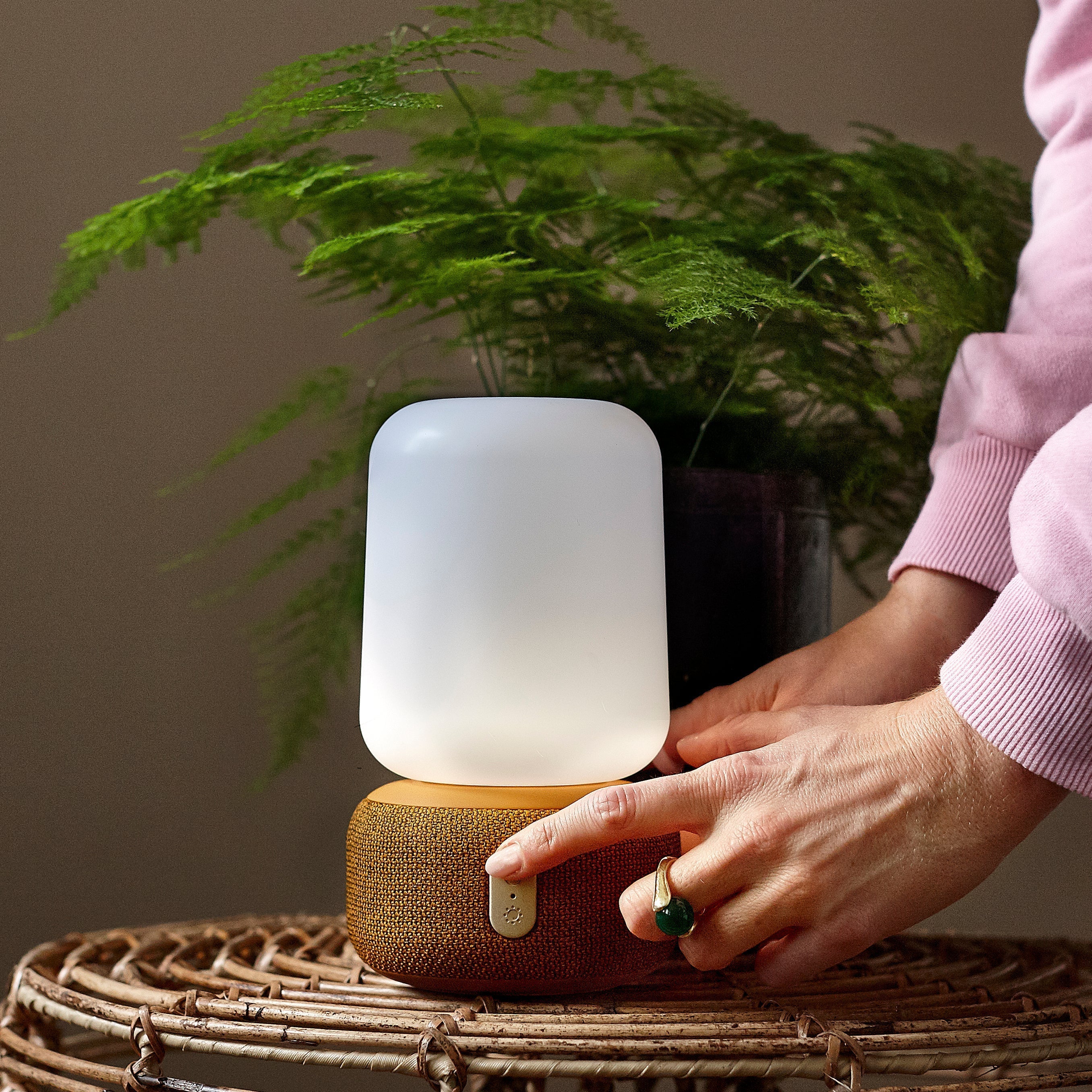 SmartGlow - Lampe LED Dimmable avec Enceinte Son 360