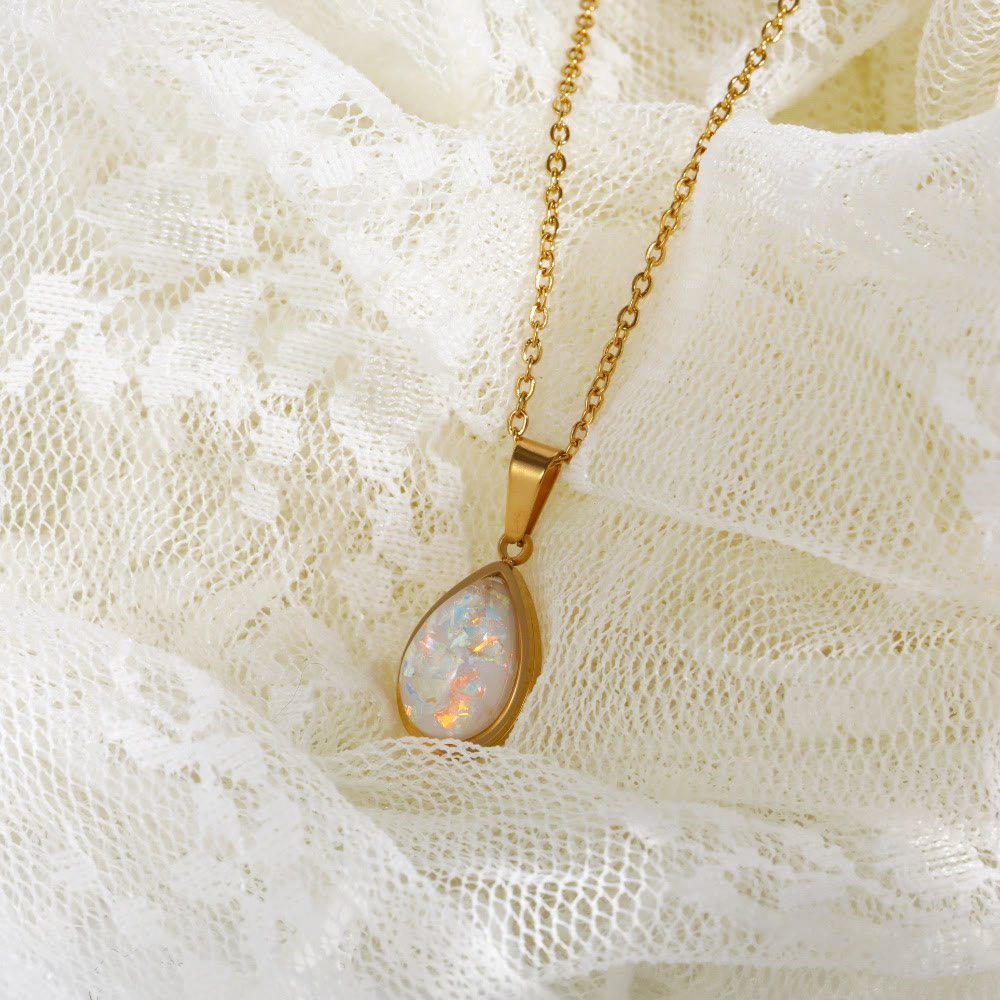 Eloise - Collier pendentif goutte en opale naturelle 18K