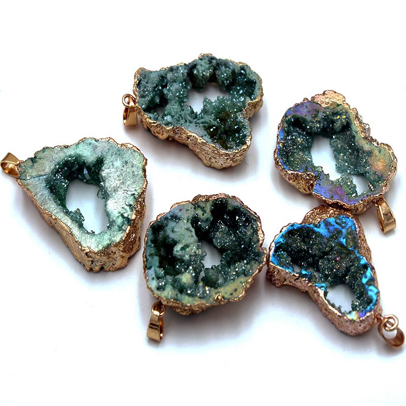 Gaia - Pendentif géode en cristaux naturels
