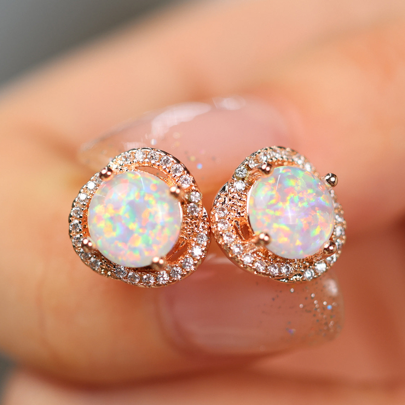 Elara - Boucles d'oreilles trèfle en opale blanche et zircone