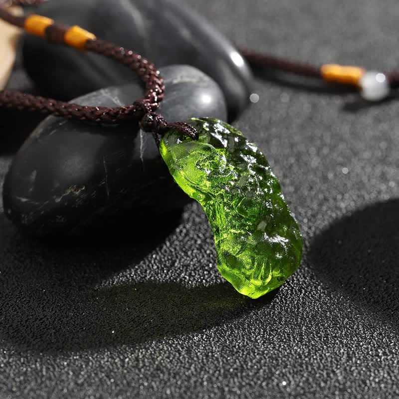 Alina - Collier pendentif moldavite verte de purification
