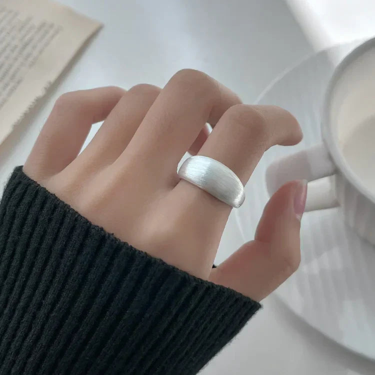 Nora - Bague demi-sphère en argent au charme intemporel