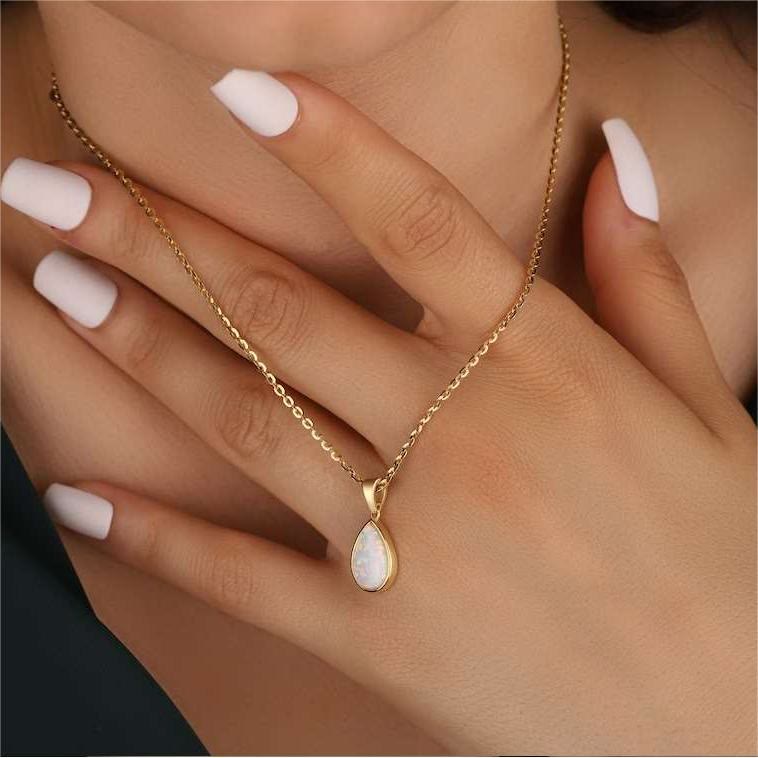 Eloise - Collier pendentif goutte en opale naturelle 18K