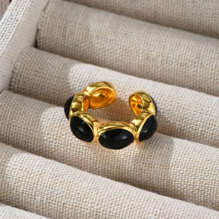 Celina - Bague onyx dorée mystère et élégance