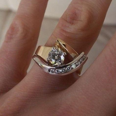 Elise - Bague vintage en or et argent à la zircone au style irrégulier