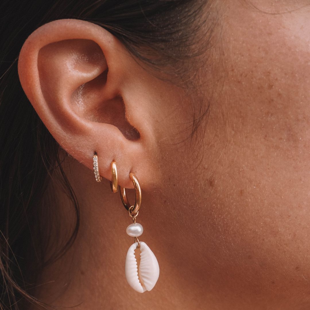 Elara - Boucles d'oreilles coquillage cowrie élégantes